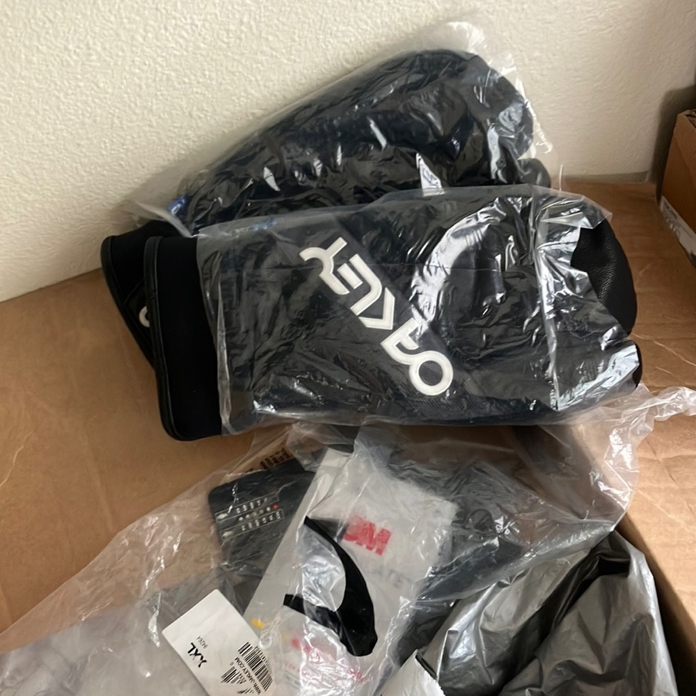 Oakley Black Mittens